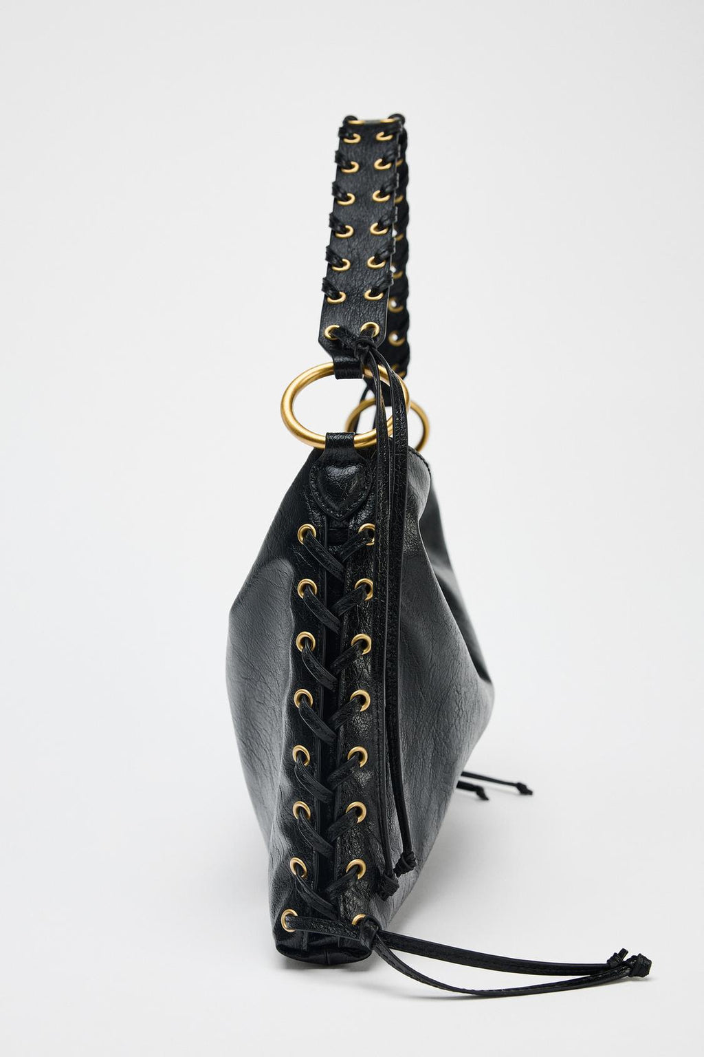 Close-up of braided handle and gold ring hardware – vegan leather finish
