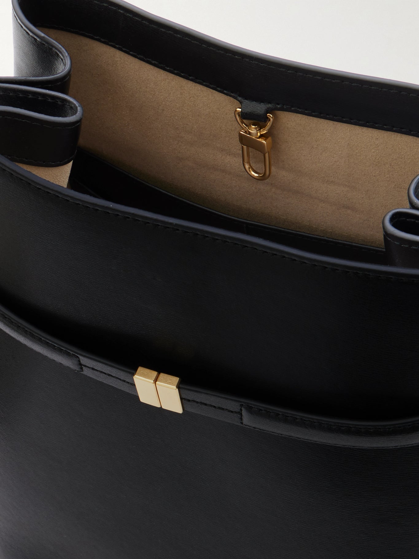 Corven  The Bucket Bag